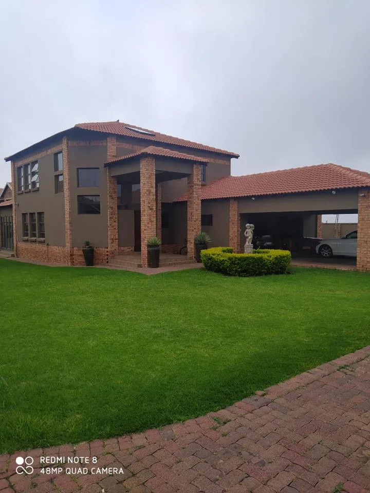4 Bedroom House for sale in Reyno Ridge