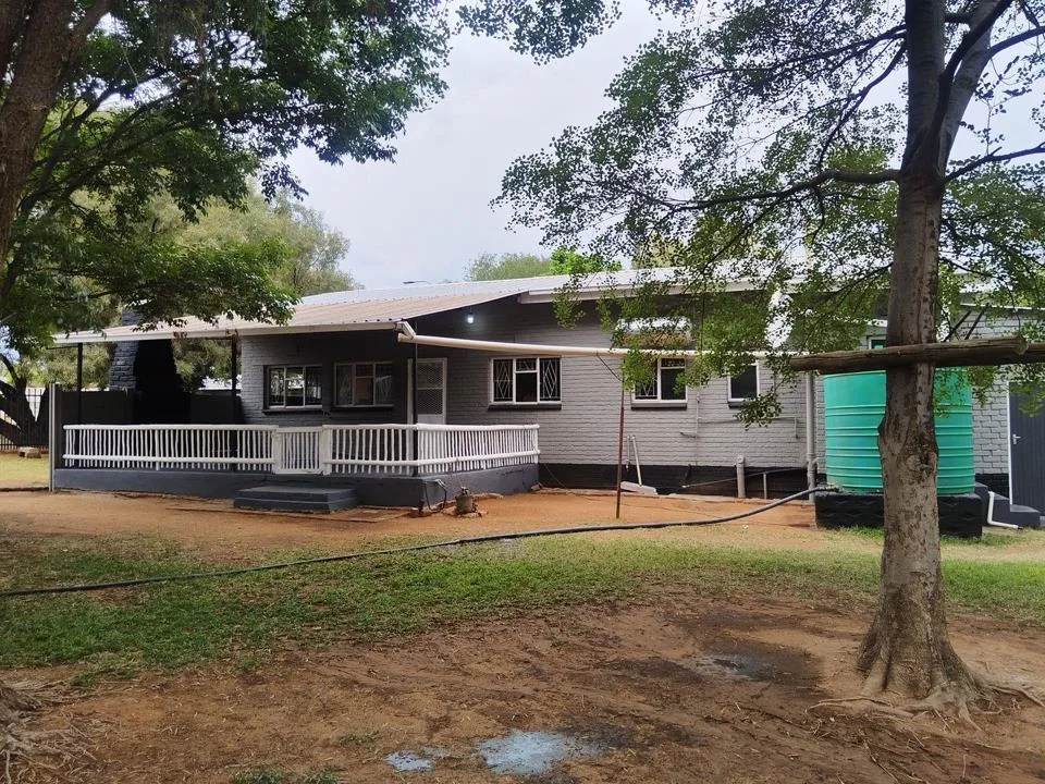 3 Bedroom House for sale in Jan Kempdorp
