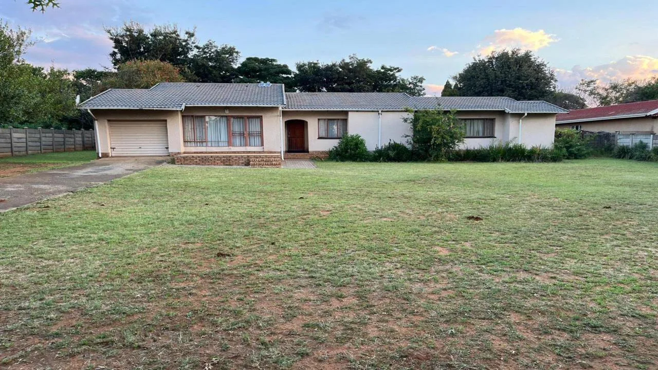 4 Bedroom House for sale in Roodia