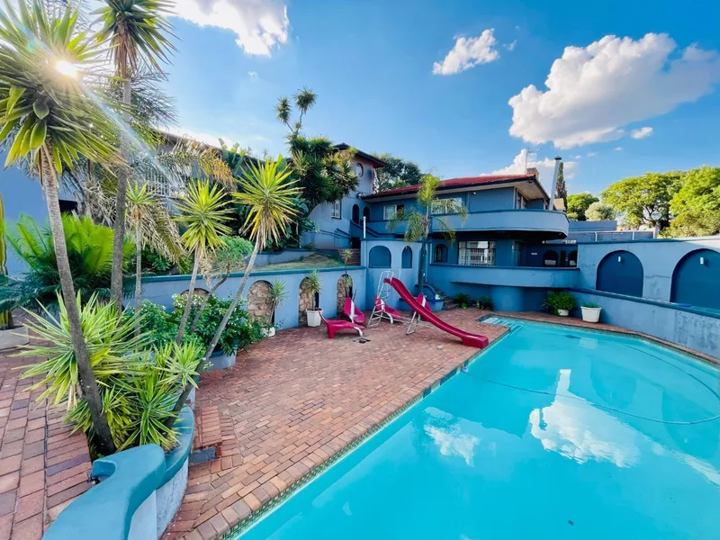 8 Bedroom House in Oakdene