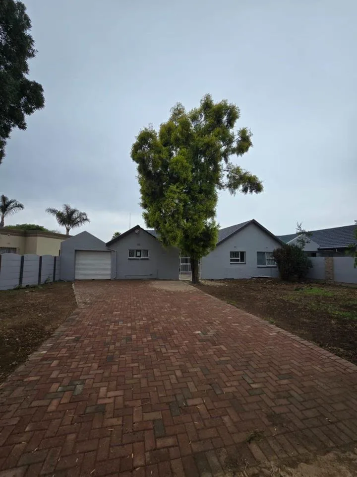 6 Bedroom House for sale in Brackenhurst