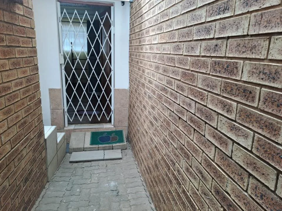 1 Bedroom House to rent in Azalea Park