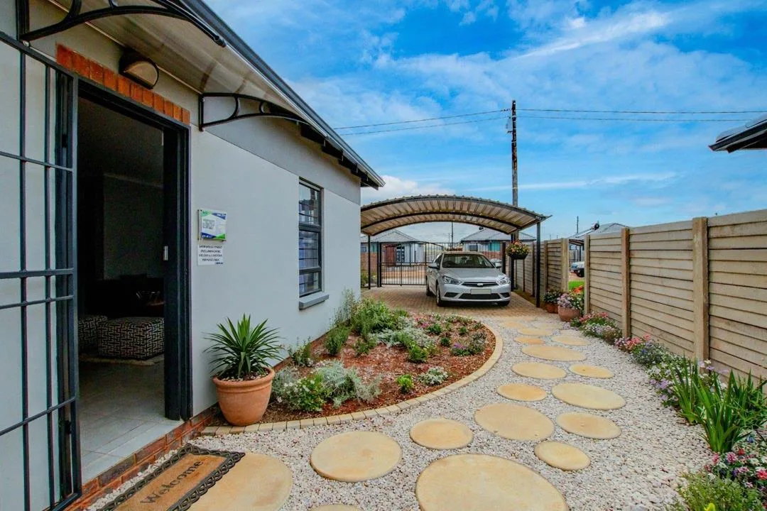 3 Bedroom House for sale in Protea Glen