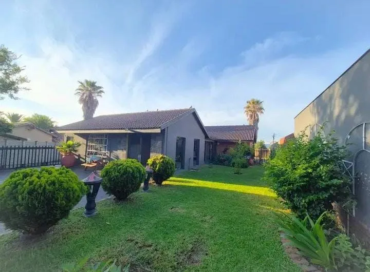 4 Bedroom House for sale in Sasolburg Ext 10