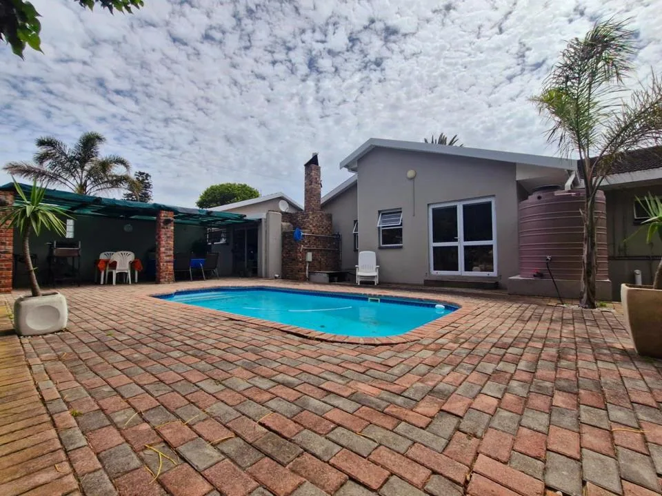 7 Bedroom House for sale in Summerstrand