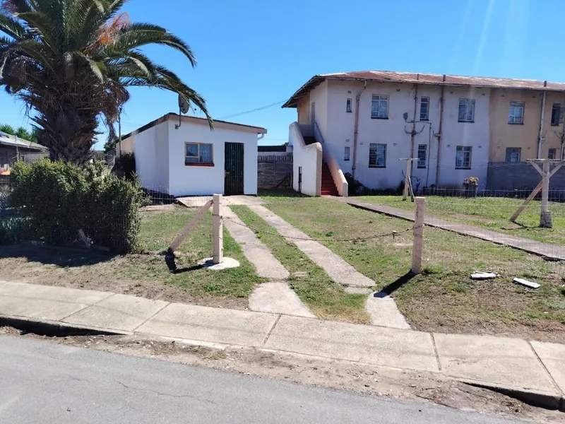 2 Bedroom House for sale in De Mist