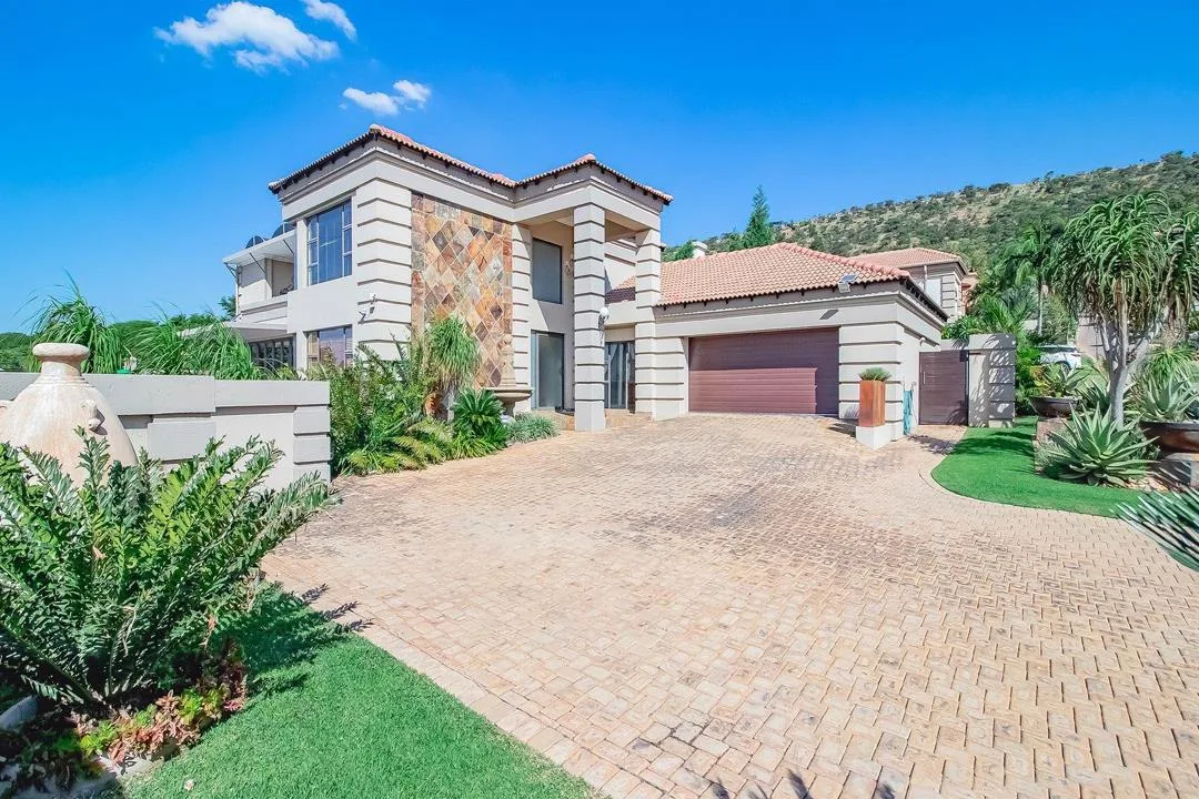 5 Bedroom House for sale in Magalieskruin