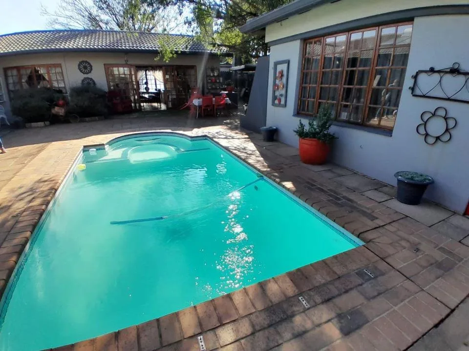 10 Bedroom House for sale in Secunda