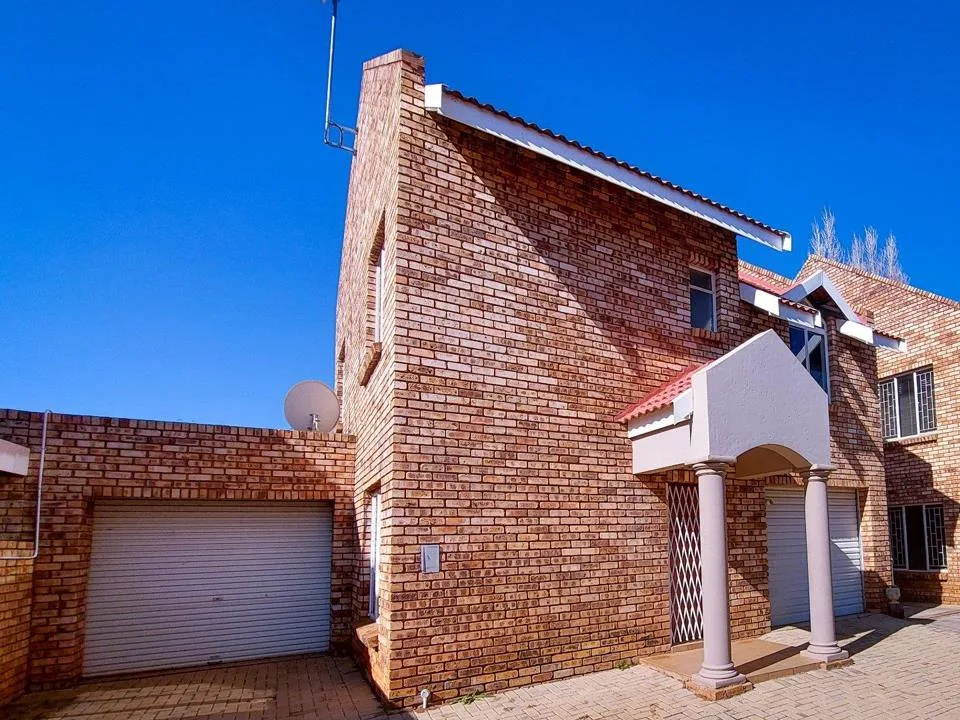 3 Bedroom Townhouse for sale in Baillie Park