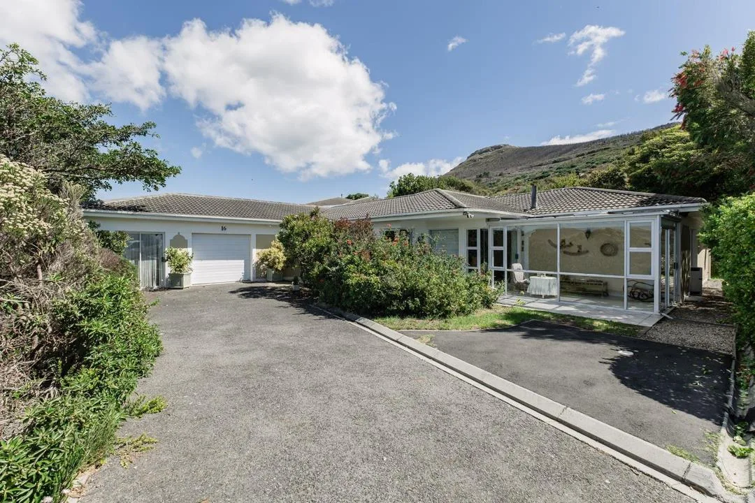3 Bedroom House for sale in Noordhoek Manor