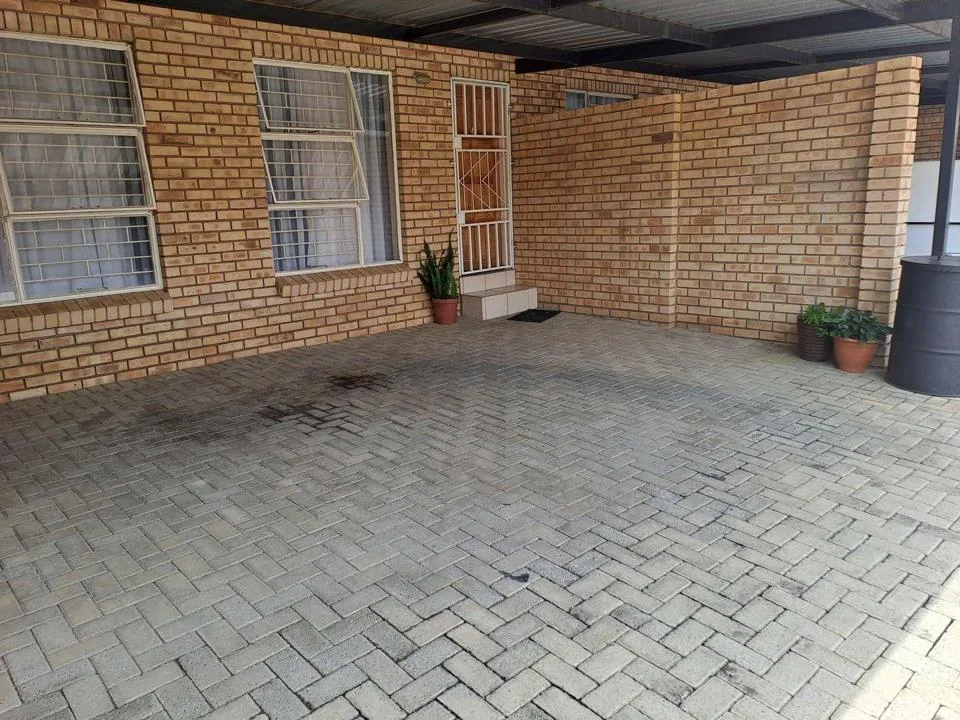 2 Bedroom Apartment / flat for sale in Meiringspark Ext 5