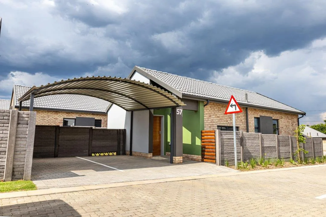 3 Bedroom House for sale in Heuweloord