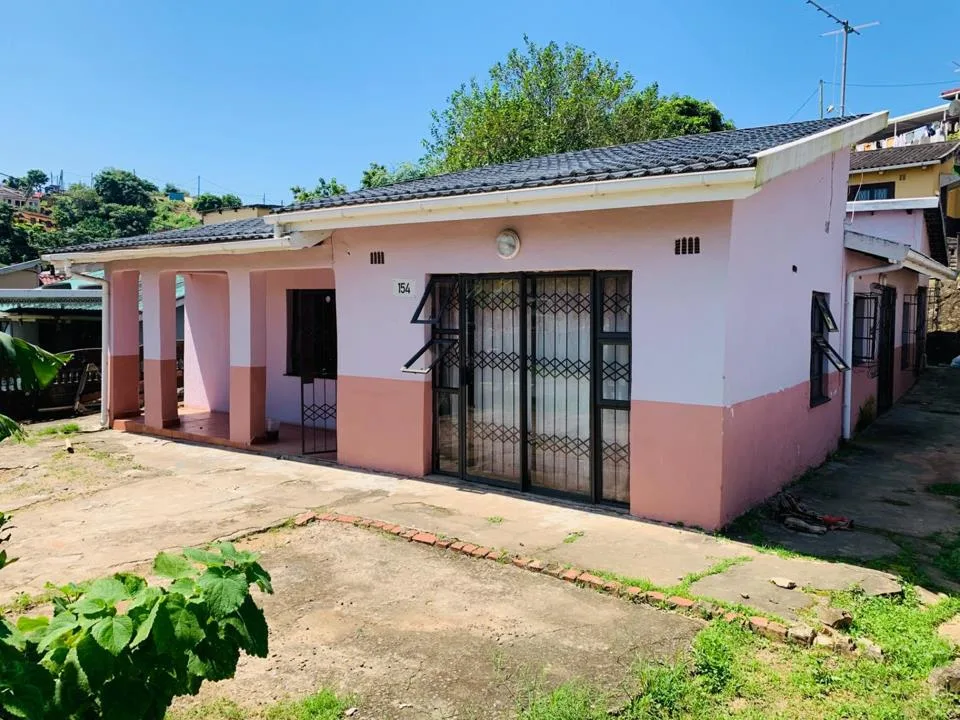 6 Bedroom House for sale in Umlazi A