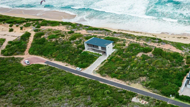1 447 m² Land available in Dana Bay