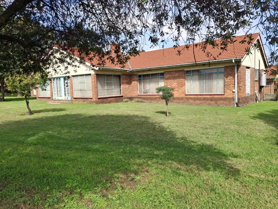 6 Bedroom House for sale in Heuwelfontein SH