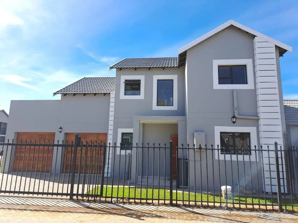 3 Bedroom House for sale in Arcata Estate