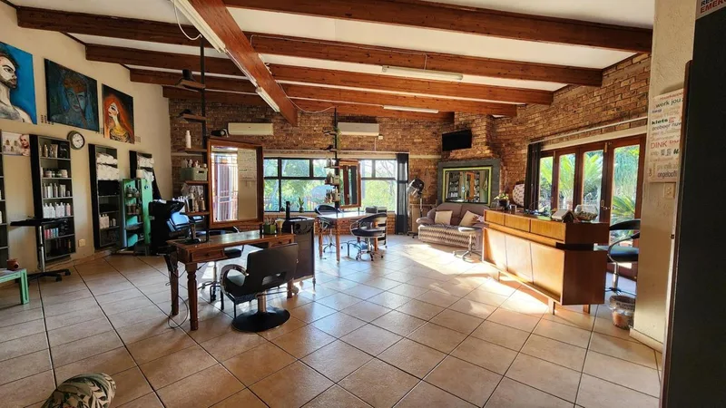 6 Bedroom House for sale in West Acres