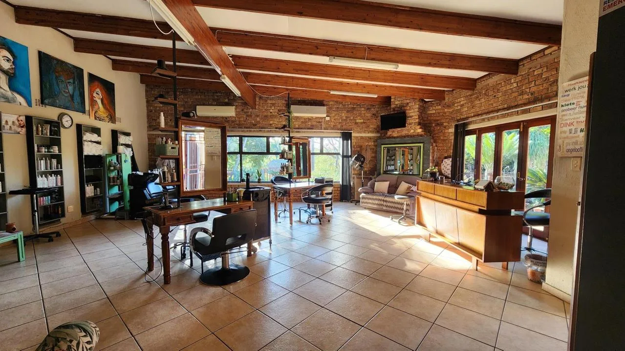 6 Bedroom House for sale in West Acres