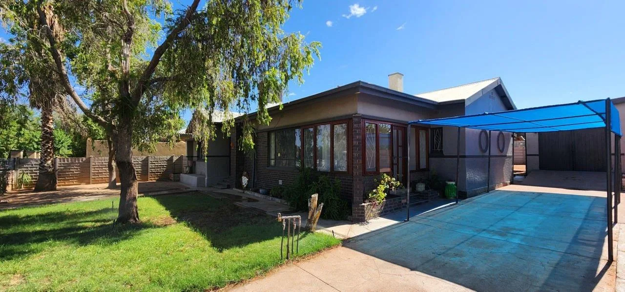 4 Bedroom House for sale in Die Rand