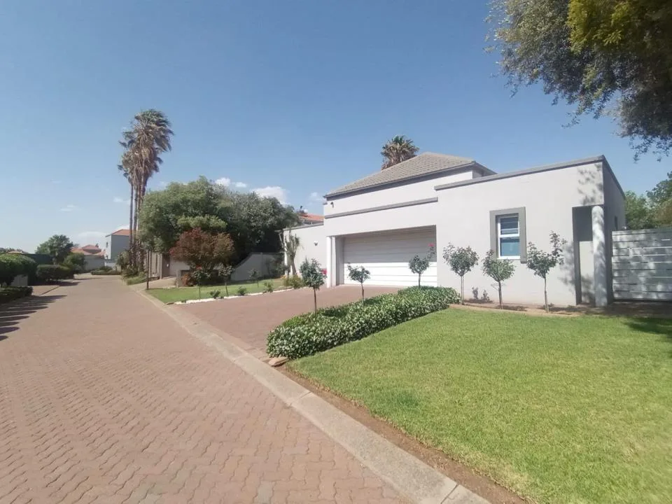 3 Bedroom House for sale in Three Rivers East