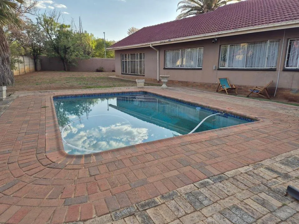 3 Bedroom House for sale in Songloed