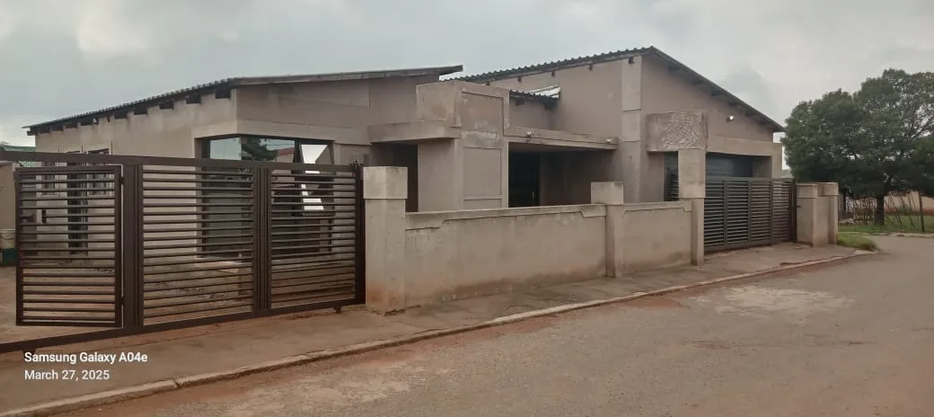 3 Bedroom Townhouse for sale in Botleng