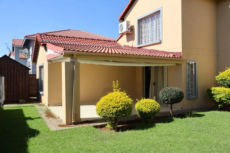 4 Bedroom Townhouse to rent in Waterkloof AH