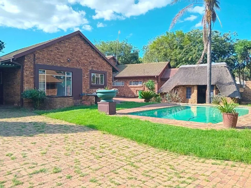 4 Bedroom House for sale in Gholfsig