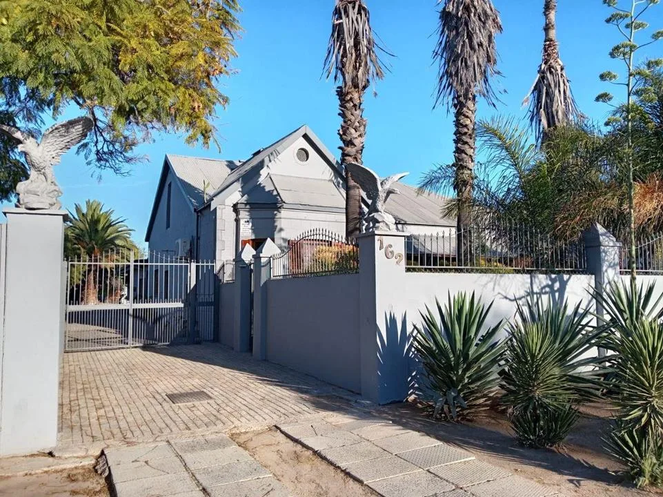 4 Bedroom House for sale in Middedorp