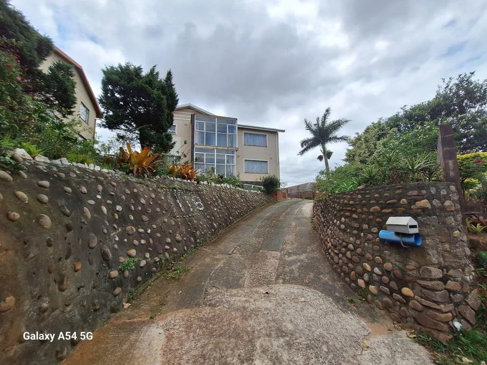 9 Bedroom House for sale in Silverglen