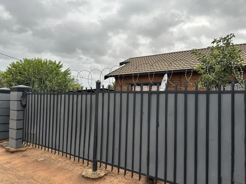 2 Bedroom House for sale in Blomanda