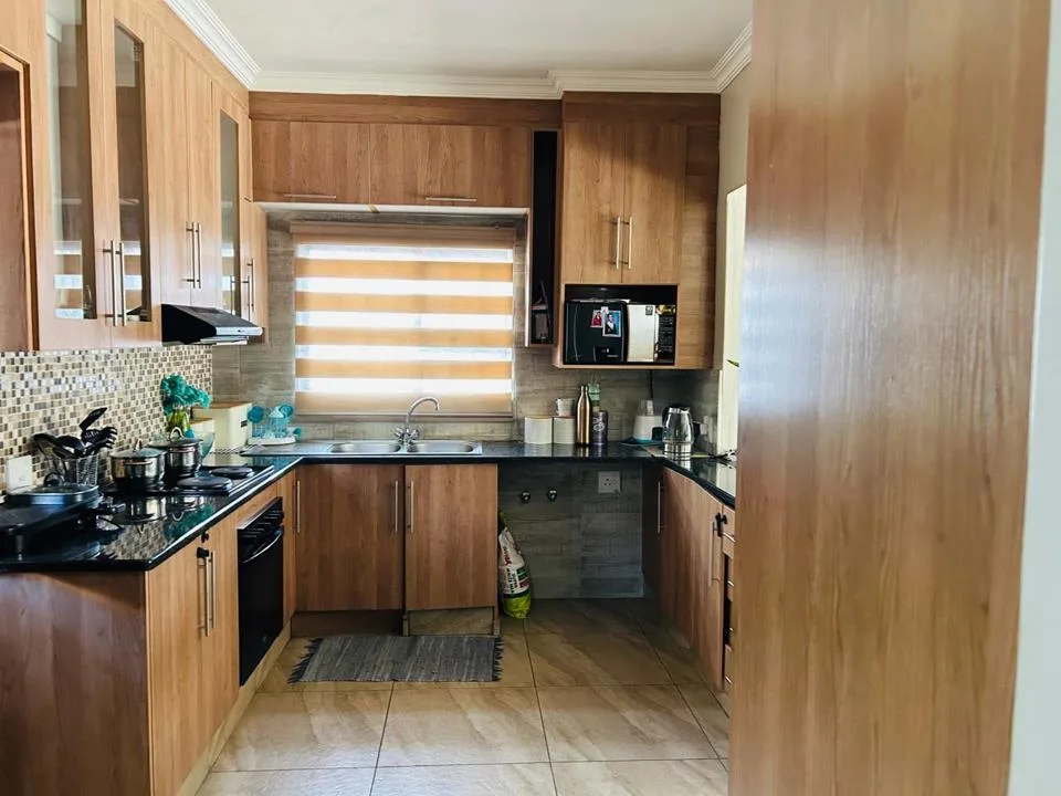 4 Bedroom Apartment / flat for sale in Roodia