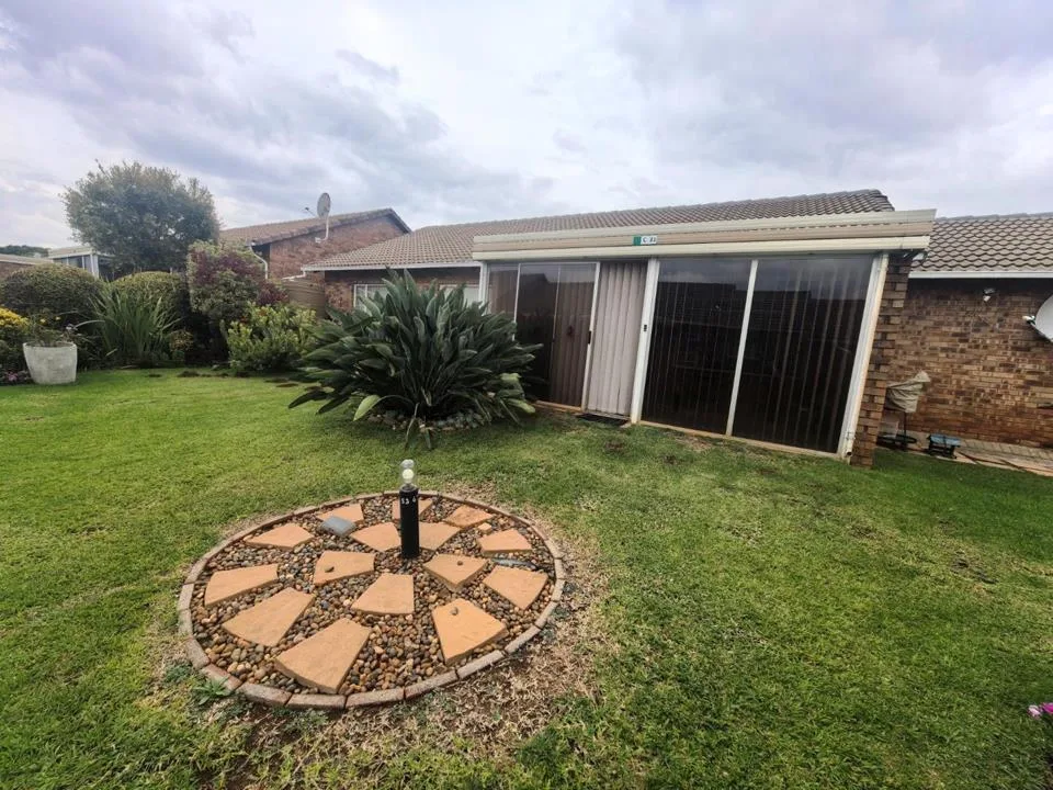 3 Bedroom House for sale in Die Hoewes