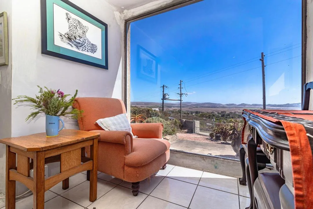 2 Bedroom House for sale in Baardskeerdersbos