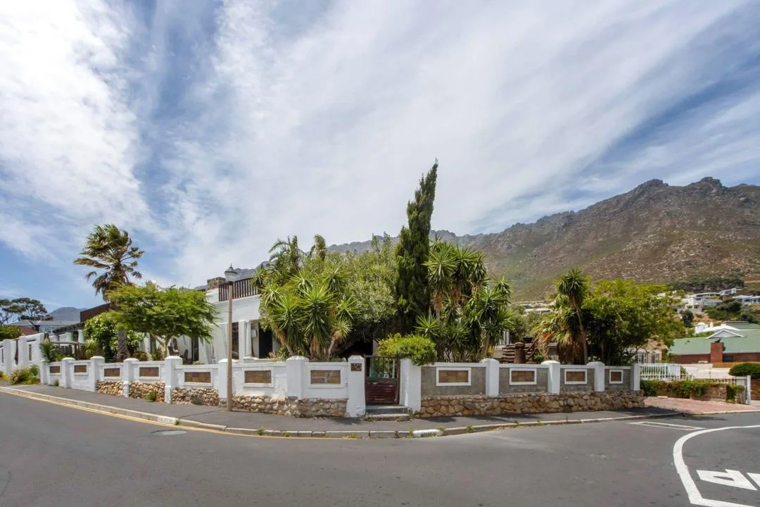 3 Bedroom House for sale in Gordons Bay Village