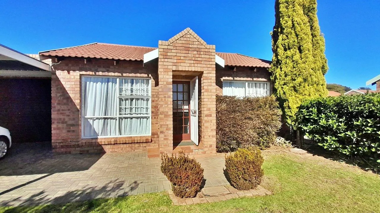 2 Bedroom Townhouse for sale in Universitas