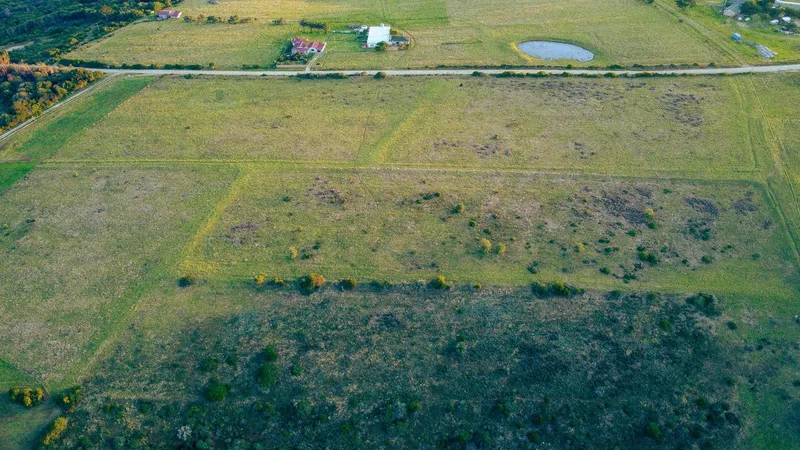 10.7 ha Land available in Hansmoeskraal AH