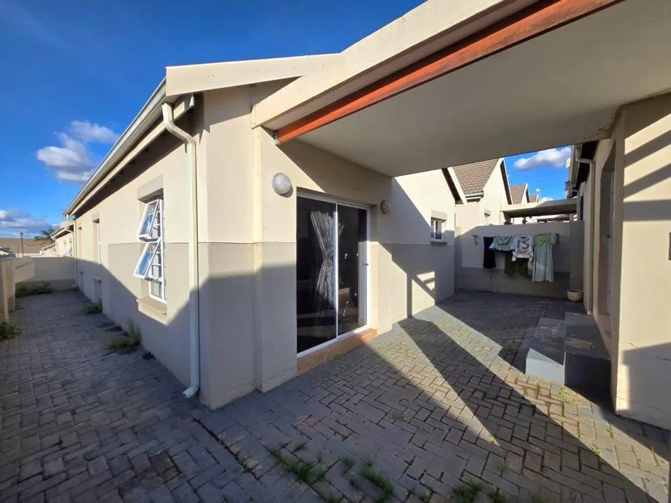 3 Bedroom Townhouse to rent in Die Heuwel