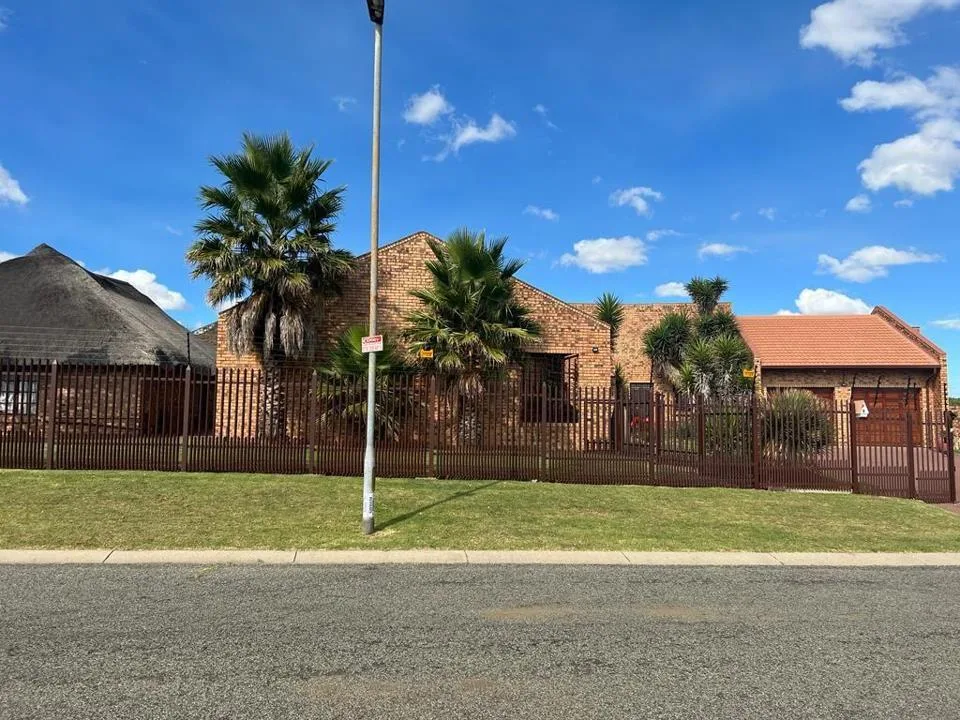 4 Bedroom House for sale in Evander