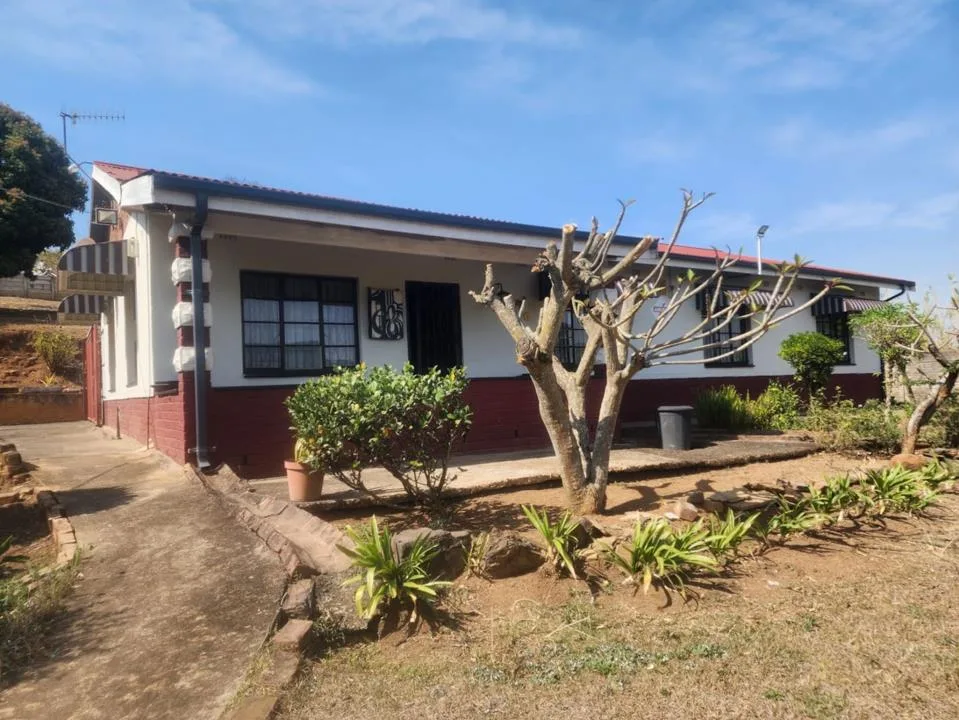 4 Bedroom House for sale in Dunveria