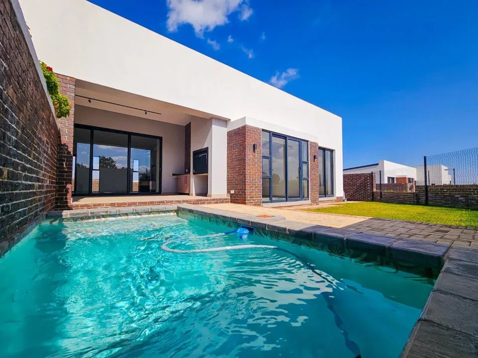 3 Bedroom Townhouse to rent in Helderzicht Eco Estate