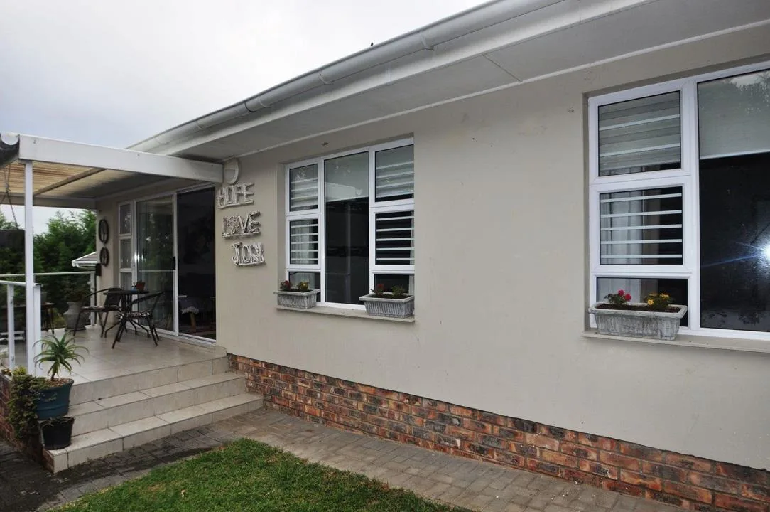 3 Bedroom Townhouse for sale in Beacon Bay