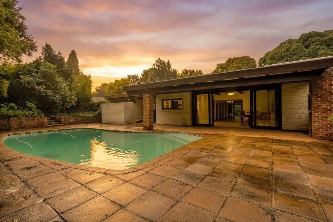 4 Bedroom House for sale in Clubview