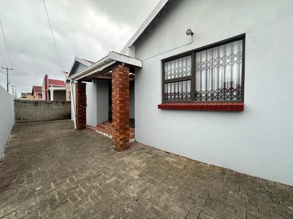 3 Bedroom House for sale in Mdantsane Nu 17