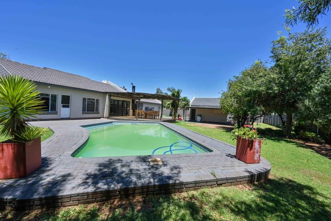 4 Bedroom House for sale in Universitas Ridge