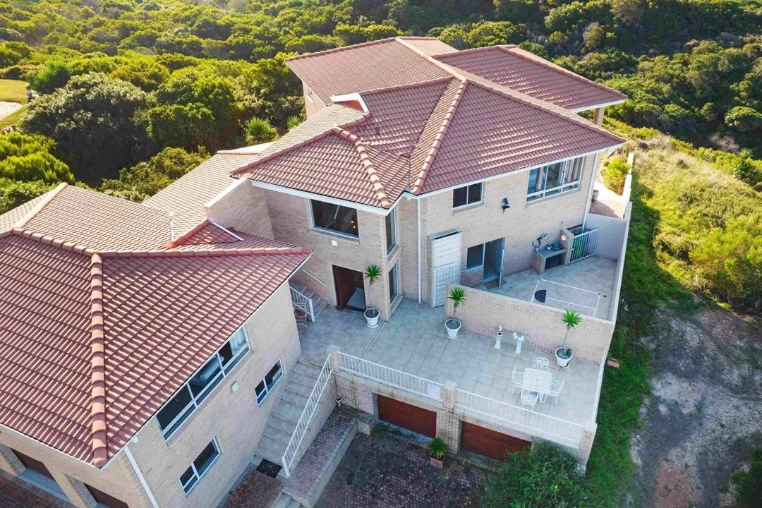 5 Bedroom House for sale in Paradise Beach
