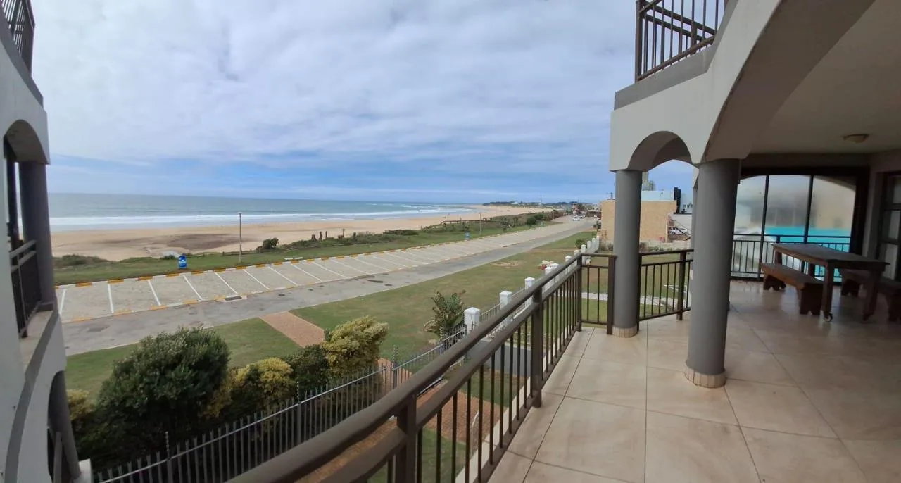 5 Bedroom Townhouse for sale in Jeffreys Bay Central