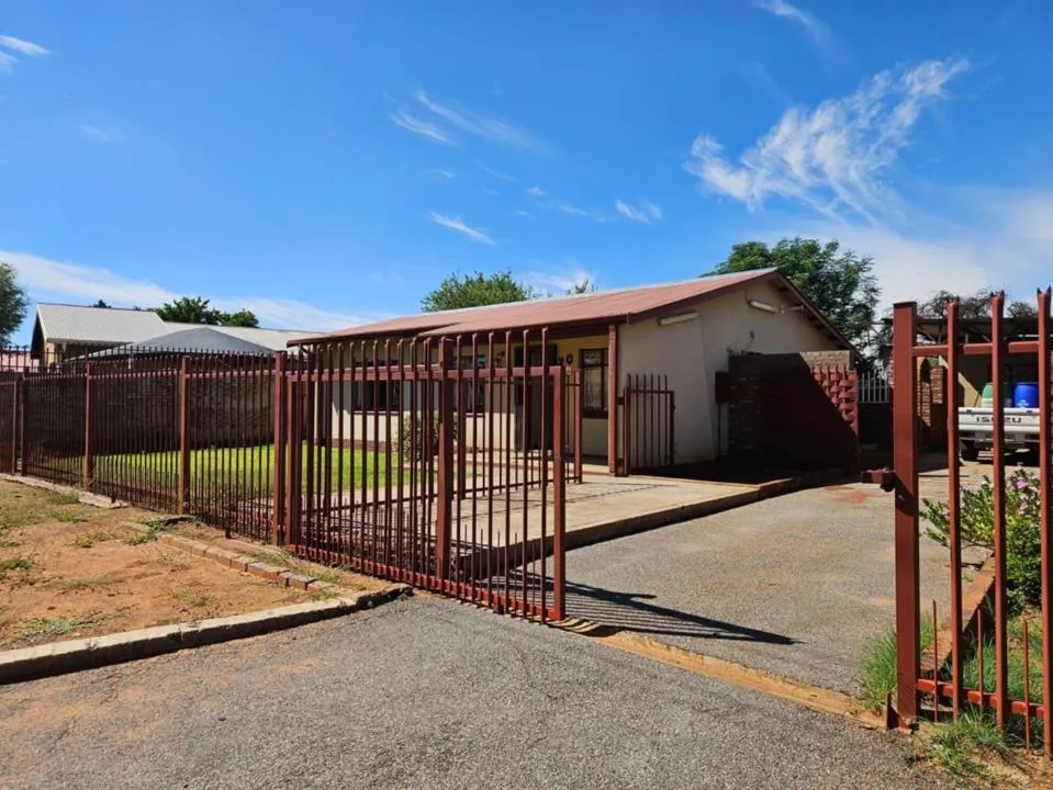 3 Bedroom House for sale in Kuruman