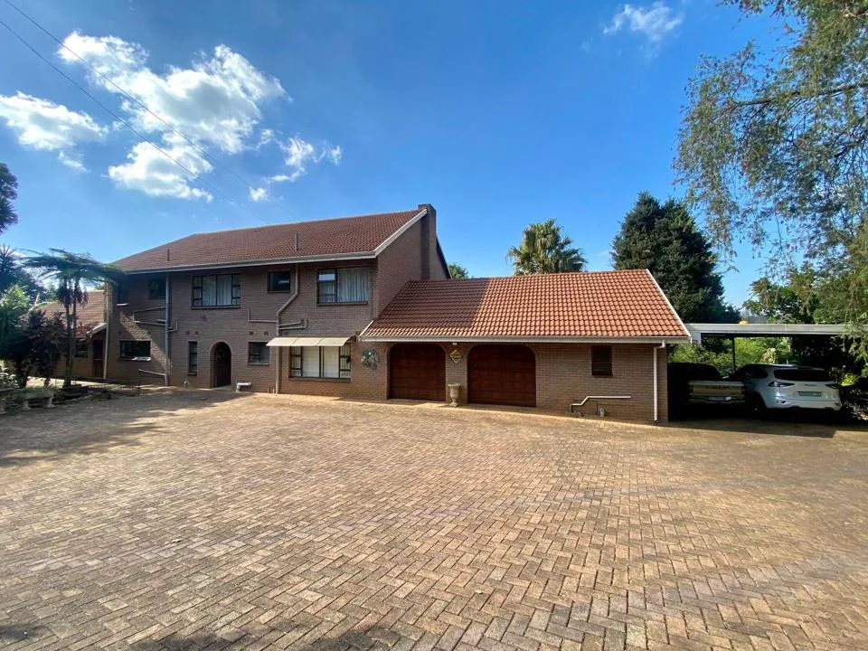 6 Bedroom House for sale in Blackridge