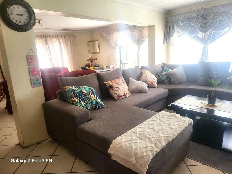 4 Bedroom House for sale in Dunnottar